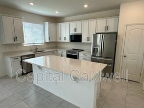 37450 MacKenzie Dr in Zephyrhills, FL - Building Photo - Building Photo