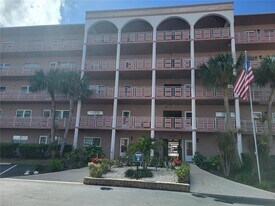 5521 80th St N, Unit 312 in St. Petersburg, FL - Building Photo