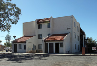 Commons At Monte Vista in Tucson, AZ - Foto de edificio - Building Photo