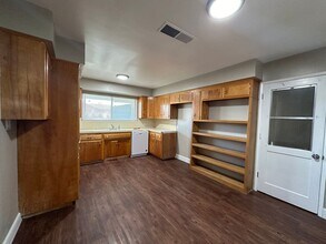 202 Irene St in Taft, CA - Building Photo - Building Photo