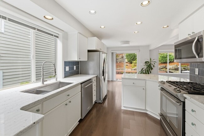 4520 51st Ave SW in Seattle, WA - Building Photo - Building Photo