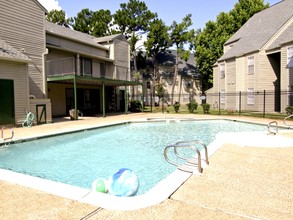 Cypress Run Apartments in New Orleans, LA - Building Photo - Building Photo