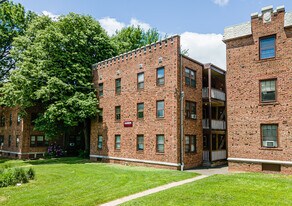Clarendon Apartments in West Hartford, CT - Building Photo