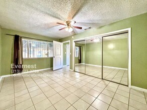 1122 E 60th St in Los Angeles, CA - Building Photo - Building Photo