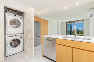 1388 Kapiolani Blvd, Unit 1604 in Honolulu, HI - Foto de edificio - Building Photo