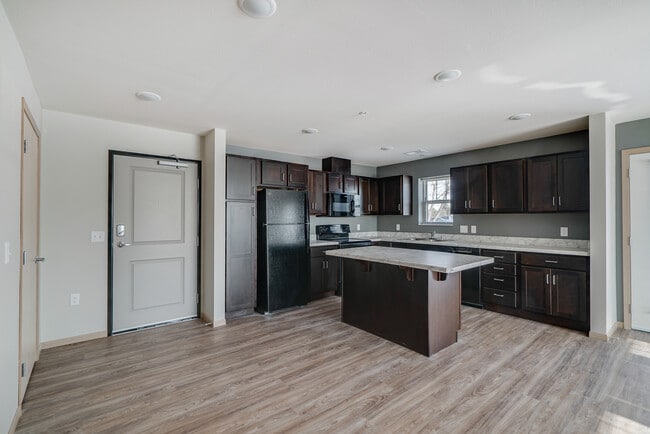 Edison Apartments in Roseville, MN - Foto de edificio - Building Photo