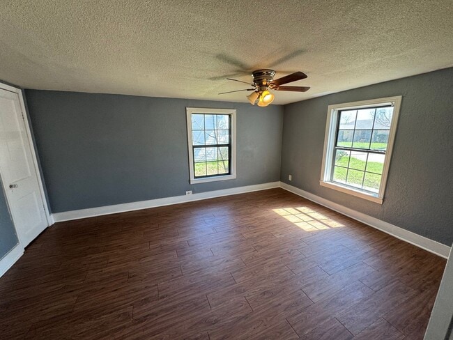 201 McLennan Rd in McGregor, TX - Building Photo - Building Photo