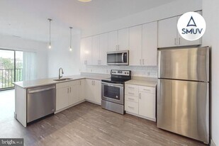 301 McMechen St in Baltimore, MD - Building Photo
