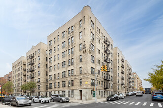 2075 Wallace Ave in Bronx, NY - Building Photo - Building Photo