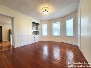 49 Montfern Ave, Unit 1 in Boston, MA - Foto de edificio - Building Photo