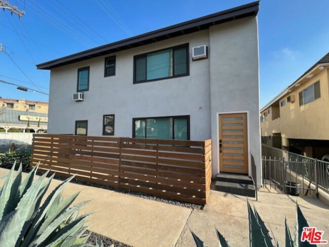 11700 Dorothy St in Los Angeles, CA - Building Photo - Building Photo