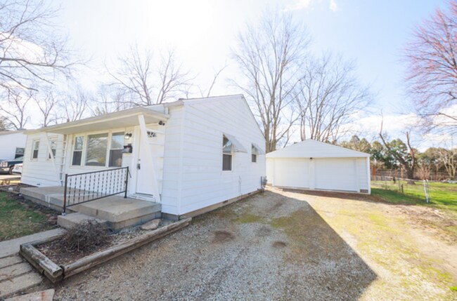 129 Rose Ln in Greenwood, IN - Building Photo - Building Photo