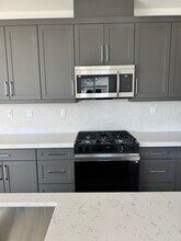 14107 Angelite Wy in San Diego, CA - Foto de edificio - Building Photo