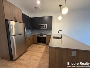 199 Gardner St in Boston, MA - Foto de edificio - Building Photo