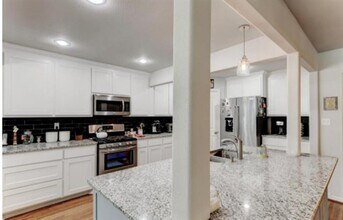 2933 S Hills Ave in Fort Worth, TX - Building Photo - Building Photo