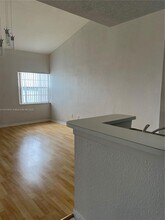 2811 N Oakland Forest Dr in Oakland Park, FL - Building Photo - Building Photo