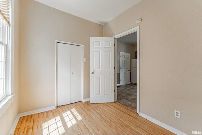 414 6th St in Lincoln, IL - Foto de edificio - Building Photo