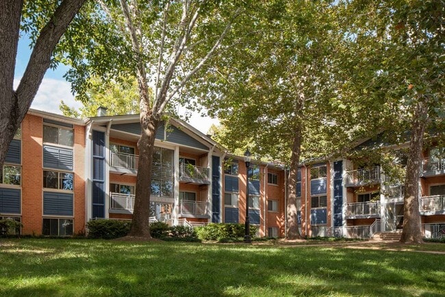 Arrowood Parc in Vienna, VA - Building Photo - Building Photo