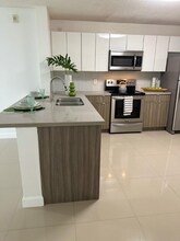 10111 W Sunrise Blvd in Plantation, FL - Building Photo - Building Photo