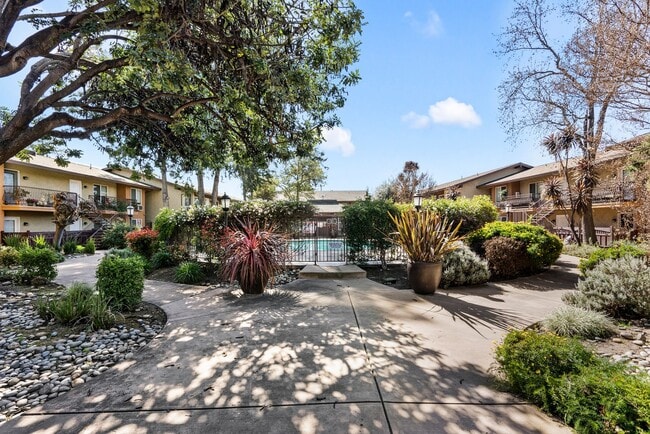 2580 Homestead Rd in Santa Clara, CA - Building Photo - Building Photo
