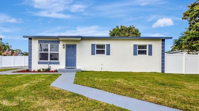 1335 Lee St in Delray Beach, FL - Building Photo - Building Photo