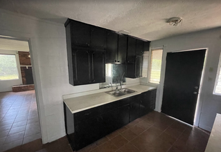 2300 Pearce Ave in Albany, GA - Building Photo - Building Photo