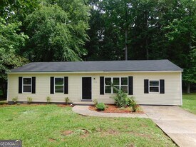 145 Sarsen Cir in Bogart, GA - Building Photo