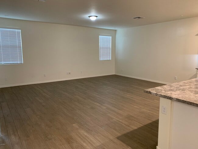 8813 W Jefferson St in Tolleson, AZ - Foto de edificio - Building Photo