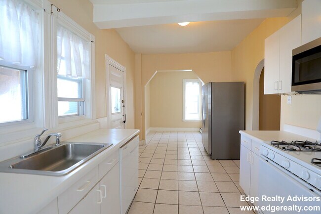 3 Washburn Terrace, Unit 3 in Brookline, MA - Building Photo - Building Photo