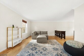 112 Peapack Rd in Far Hills, NJ - Foto de edificio - Building Photo