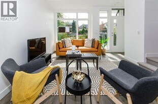 561 W 29th Ave in Vancouver, BC - Building Photo