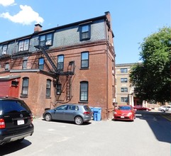 23 Ware St in Cambridge, MA - Foto de edificio - Building Photo