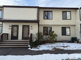 155 Cottonwood Rd in Newington, CT - Building Photo