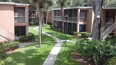 4708 Christa Ct in Tampa, FL - Building Photo - Building Photo