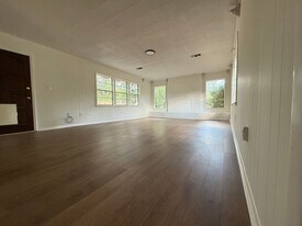 1821 Grove Hill Ln in Montgomery, AL - Building Photo