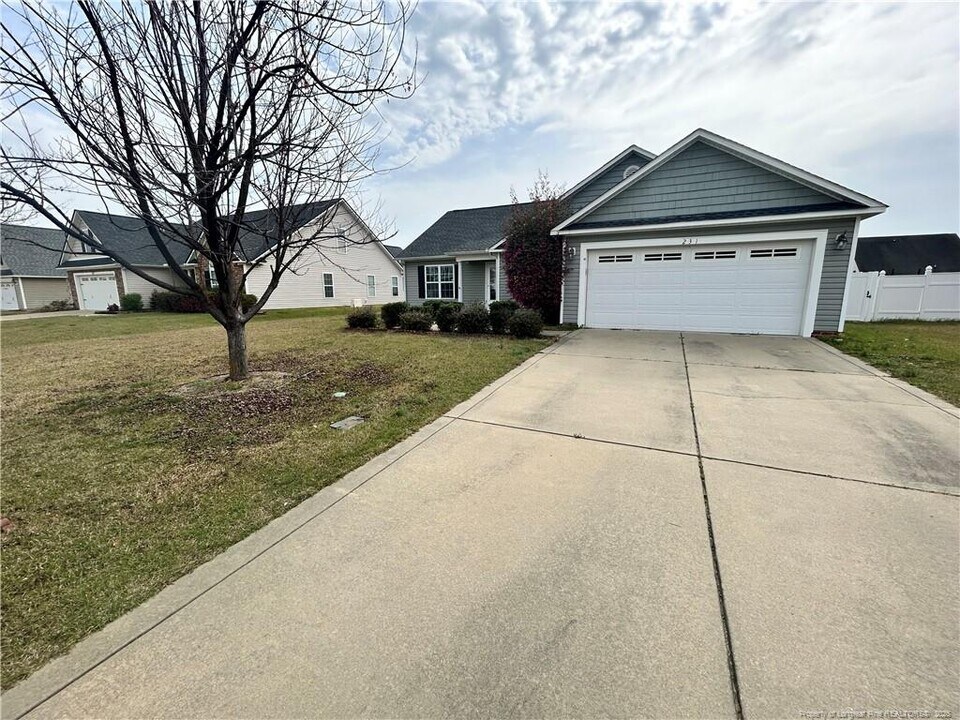 231 Brightwood Dr in Raeford, NC - Building Photo