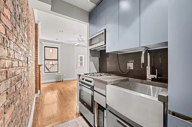 410 E 13th St in New York, NY - Building Photo - Building Photo