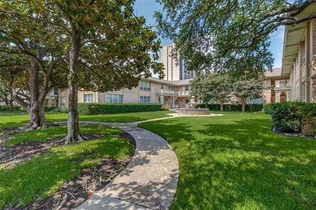 8619 Edgemere Rd in Dallas, TX - Building Photo