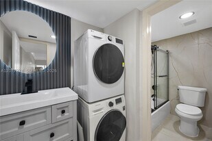 3301 Spanish Moss Terrace in Lauderhill, FL - Building Photo