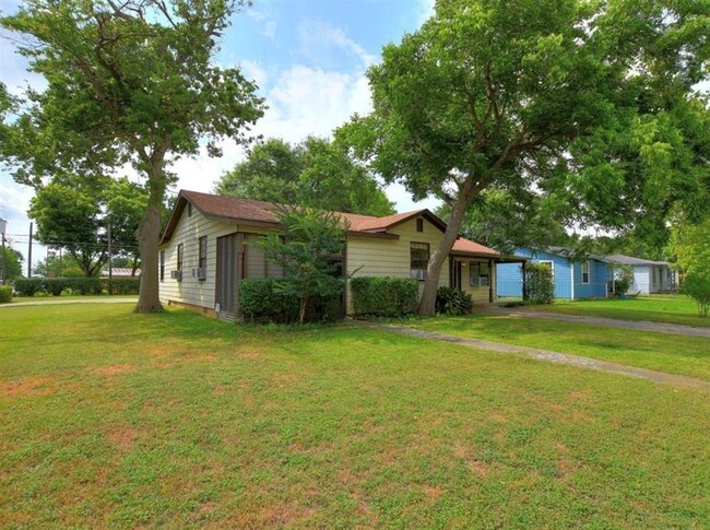 620 Barbara Dr in San Marcos, TX - Foto de edificio - Building Photo