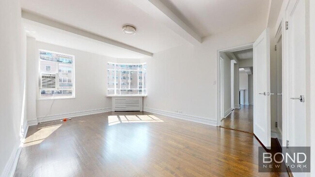 20 Fifth Avenue in New York, NY - Building Photo - Building Photo