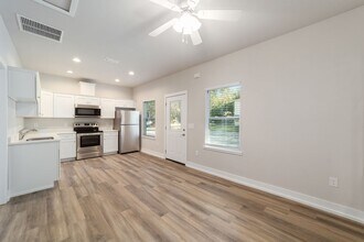 4115 SW 15 Pl in Gainesville, FL - Foto de edificio - Building Photo