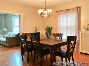 50 Chestnut St, Unit 2 in Wakefield, MA - Building Photo - Building Photo