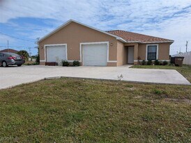 2807 SW 8th Pl in Cape Coral, FL - Building Photo