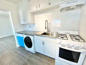 4839 W 17th St in Los Angeles, CA - Building Photo - Building Photo