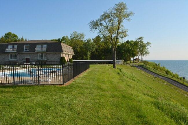 property at 3622 Lakeshore Dr