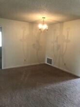 1564 Gladstone Way in Rohnert Park, CA - Building Photo - Building Photo