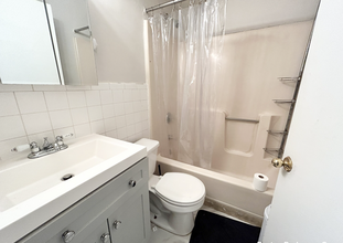 89 Hammond St, Unit 1 in Boston, MA - Foto de edificio - Building Photo