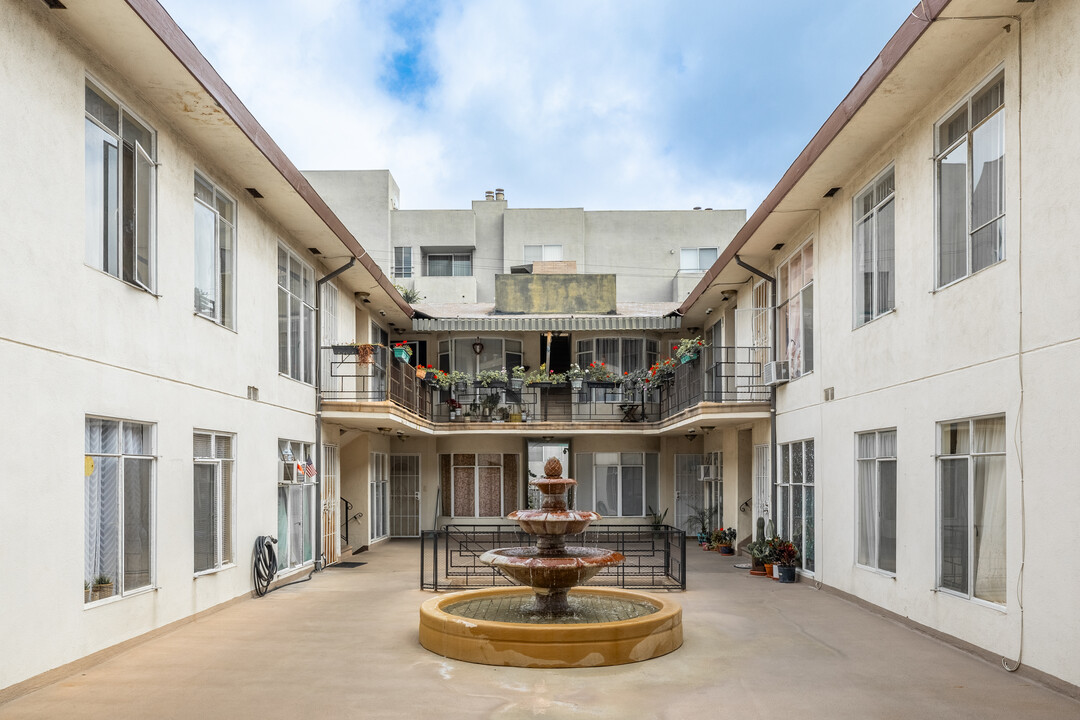 1760 El Cerrito PL. in Los Angeles, CA - Foto de edificio