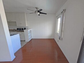 1263 Hayworth Ave, Unit 6 in West Hollywood, CA - Foto de edificio - Building Photo